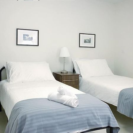 Two Bedroom Luxury Apt With Film Style 스완지 외부 사진