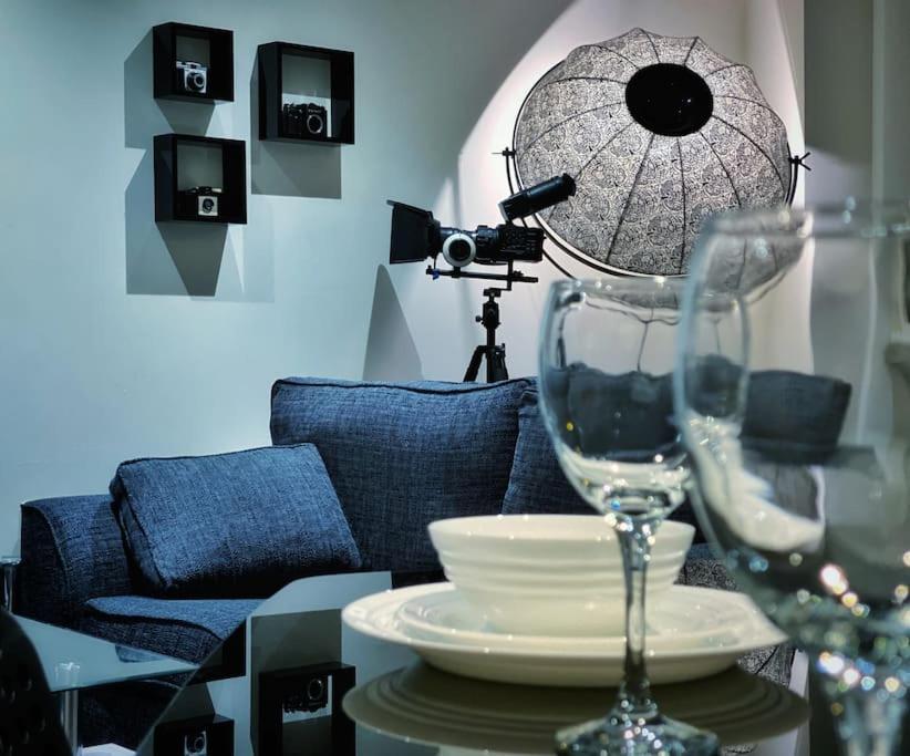 Two Bedroom Luxury Apt With Film Style 스완지 외부 사진
