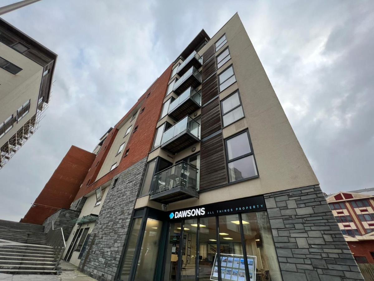 Two Bedroom Luxury Apt With Film Style 스완지 외부 사진
